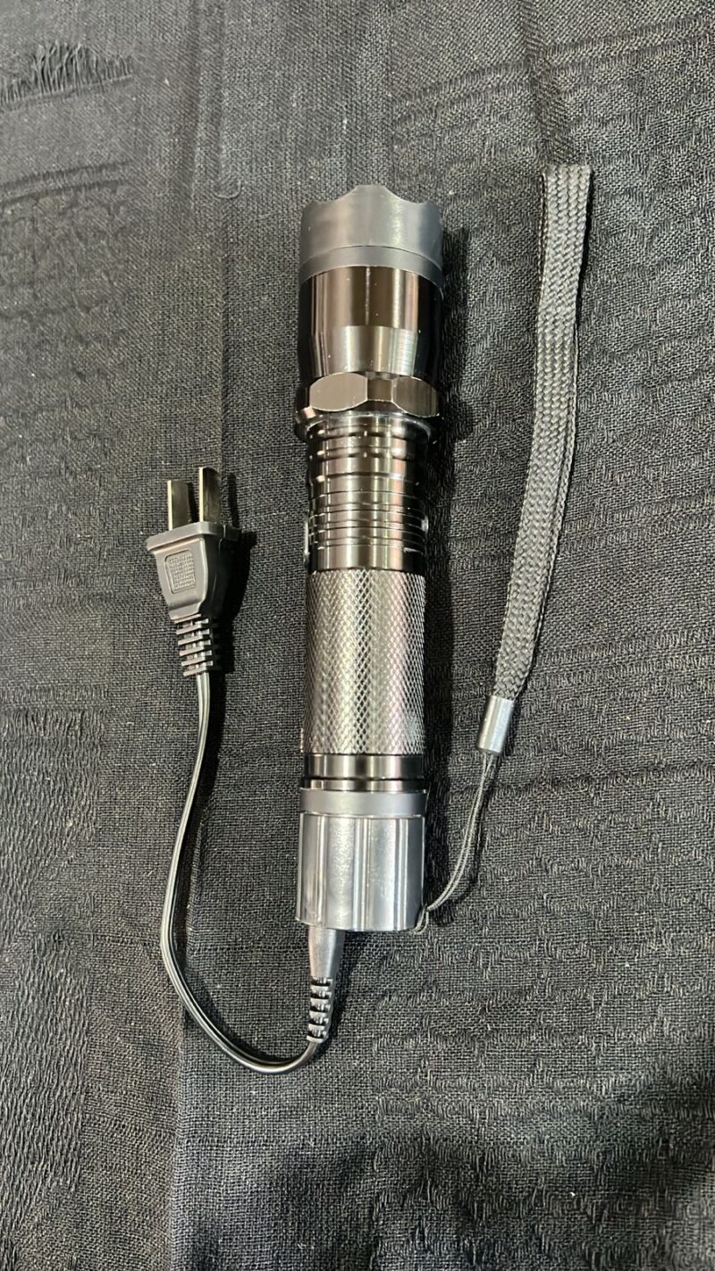 Lámpara con Taser